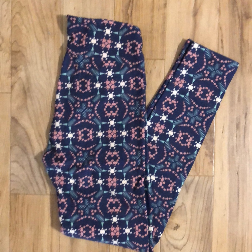 NWT ⭐️ Mosaic OS LuLaRoe leggings